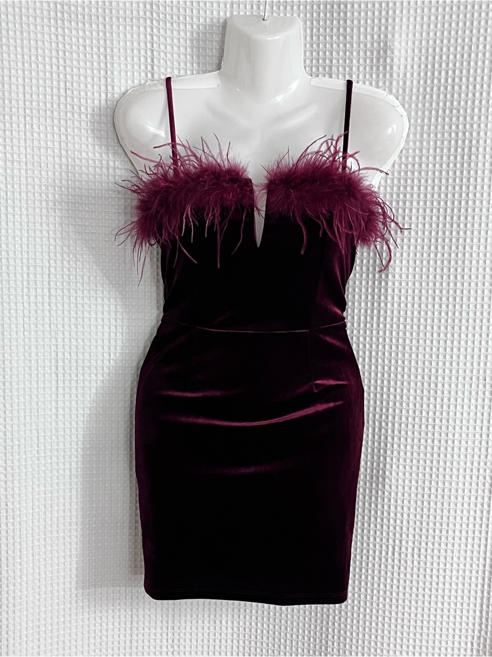 NWT Windsor Burgundy Velvet Feather Trim V-Wire Mini Dress Small